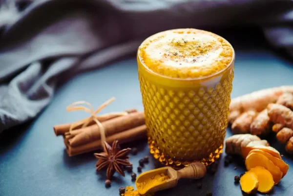 Préparation pour lait d'or, curcuma biologique, gingembre, cannelle, poivre noir de Kampot et cardamome